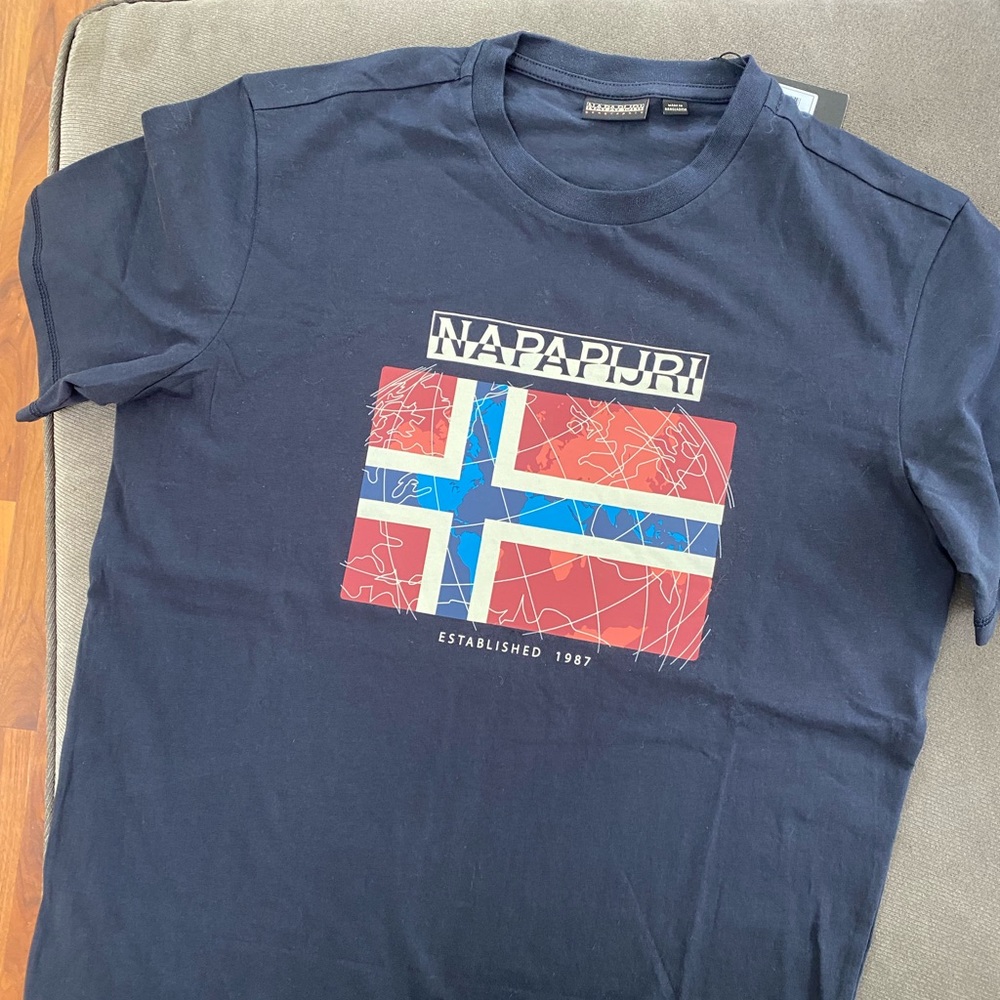 Men’s Napapijri navy tshirt with flag on front. Med. NWT